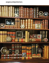 Load image into Gallery viewer, Museum Bee - Fox on Marble