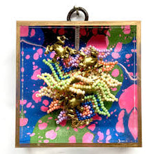 Load image into Gallery viewer, Museum Bee - Frogs on Marble