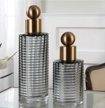 Load image into Gallery viewer, Bottles with brushed brass top - Set of two
